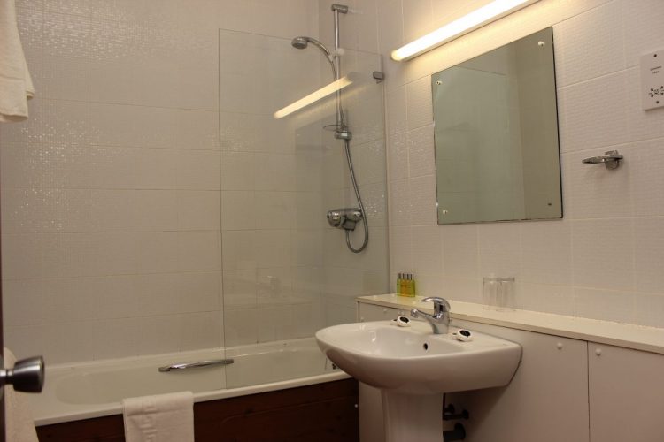 Old Kings Arms bathroom