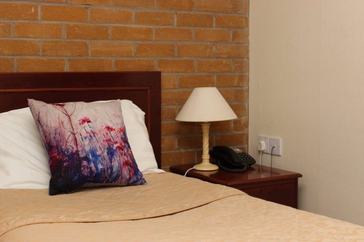 Old Kings Arms bed